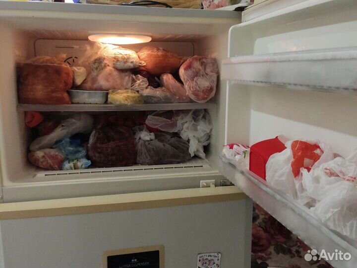 Холодильник огромный