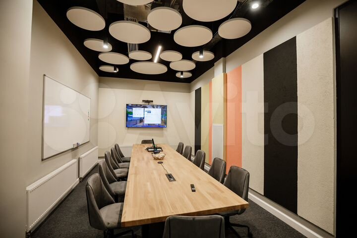 Офис с отделкой и мебелью