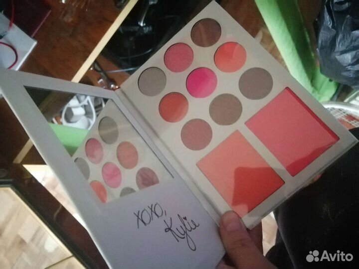 Тени и туалетная вода