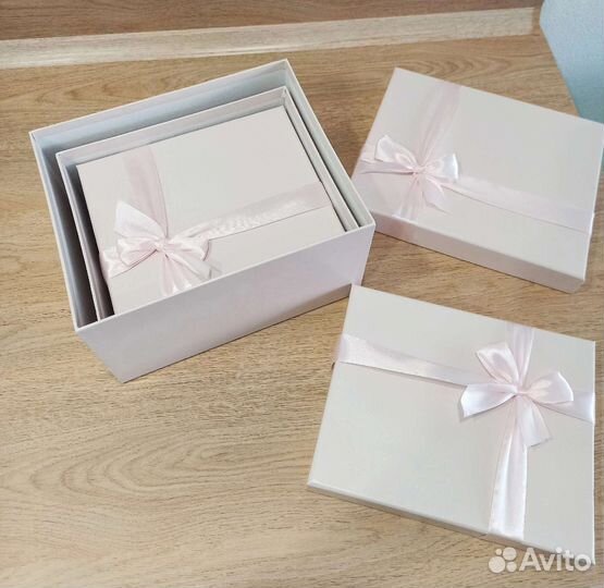 Набор новых коробок