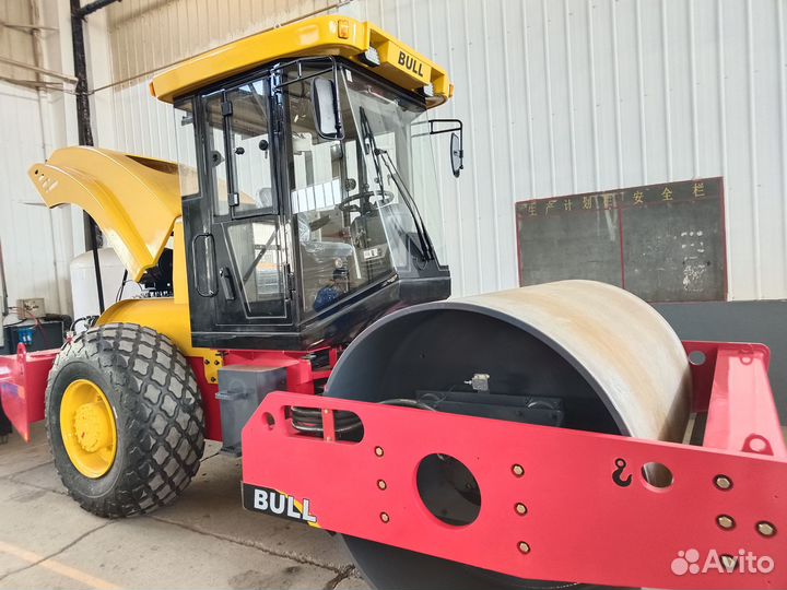 Дорожный каток BULL KS140, 2024