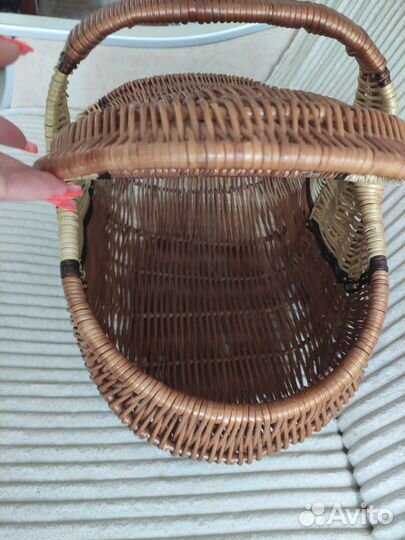 Корзина плетеная большая с крышкой