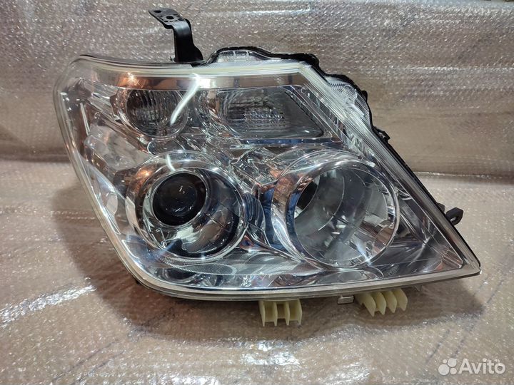 Правая фара Nissan Patrol Y62