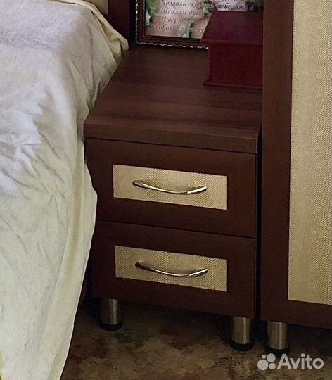 Тумбочка прикроватная