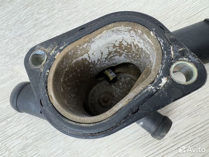 Фланец системы охлаждения Volkswagen Golf 4