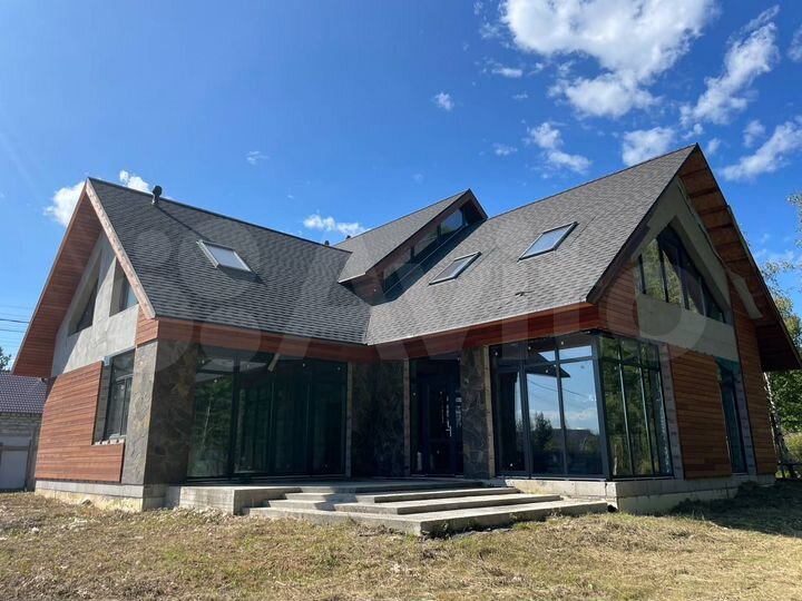 Коттедж 271,1 м² на участке 12 сот.