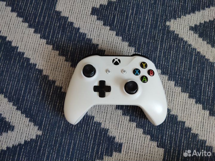 Xbox one s 2 геймпада и игры