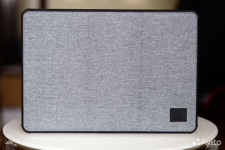Чехол Uniq для MacBook Pro 15
