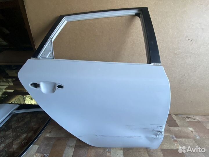 Задняя правая дверь KIA ceed JD