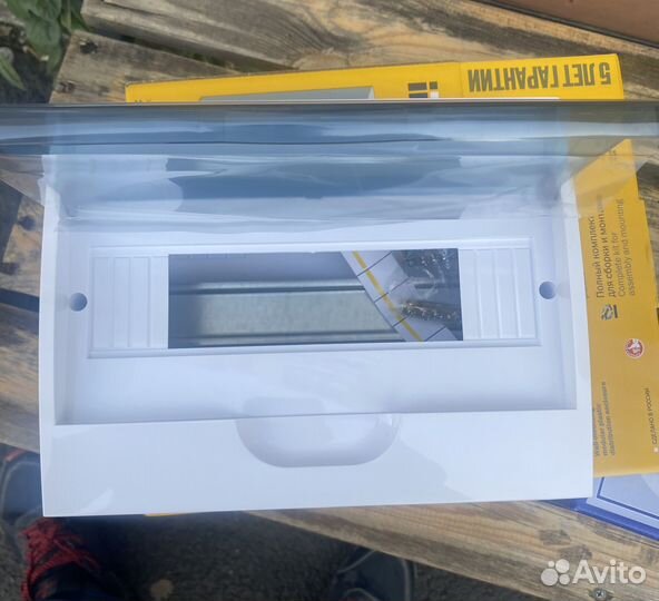 Бокс пластиковый накладной новый
