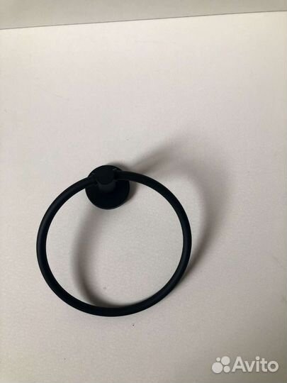 Вешалка для полотенец в ванной