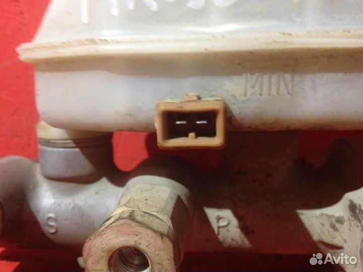 Главный тормозной цилиндр Хендай Акцент