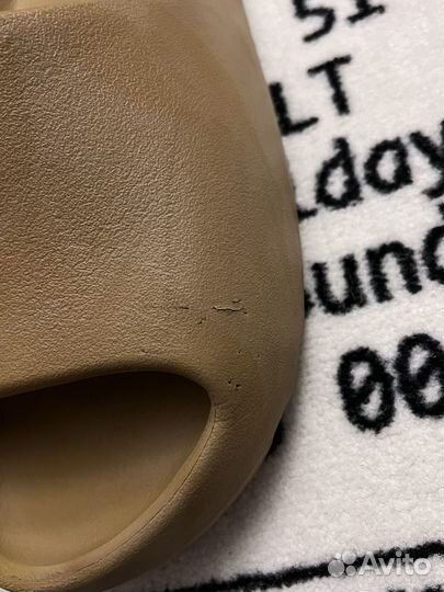 Yeezy slide ochre 9us