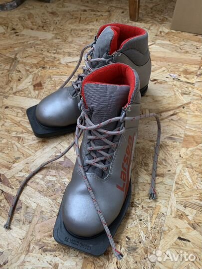 Лыжные ботинки