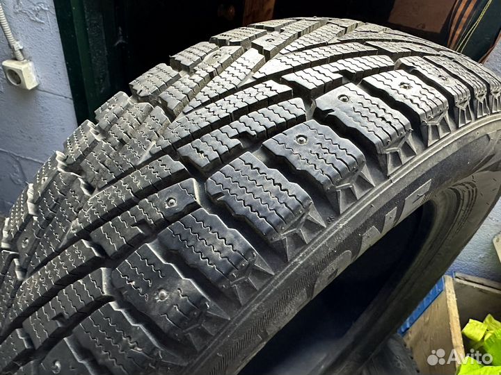 Roadstone Winguard WinSpike SUV 225/60 R18