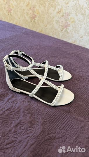 Сандалии Guess 35
