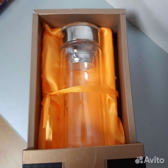 Бутылка стеклянная в подарочной коробке