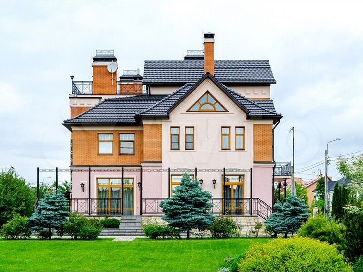 Коттедж 800 м² на участке 20 сот.