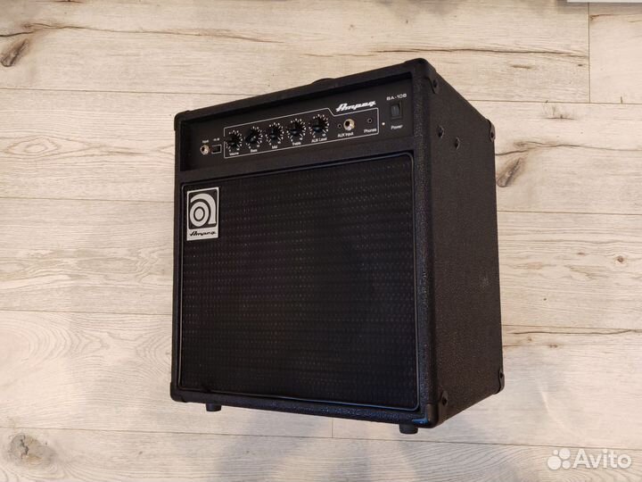 Комбоусилитель для бас-гитары Ampeg ba-108 v2