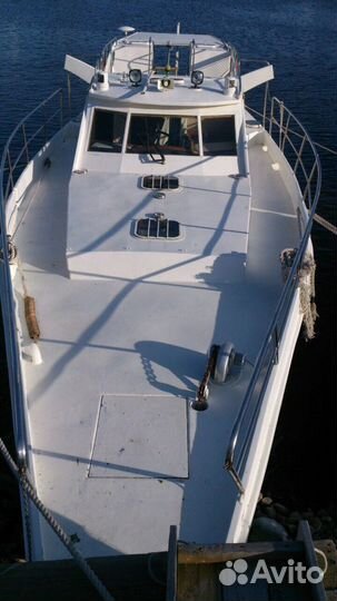 Прогулочный катер