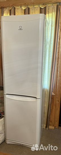 Холодильник Indesit