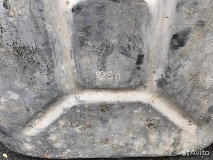 Канистра для бензина металлическая