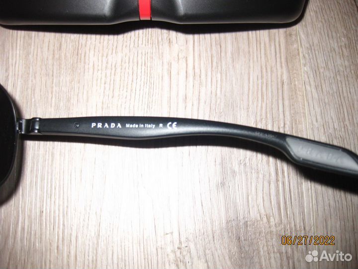 Солнцезащитные очки Prada