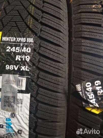 Roadmarch Winter XPro 888 245/40 R19