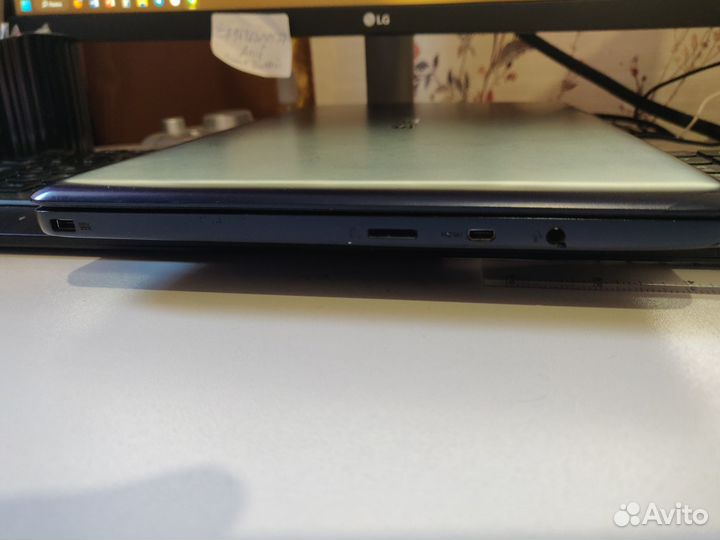 Нетбук asus X205T