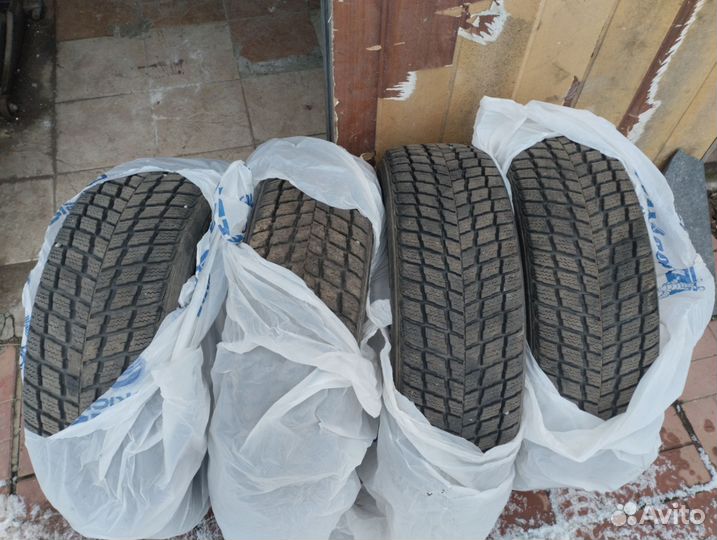 Roadstone Winguard Ice SUV 225/65 R17
