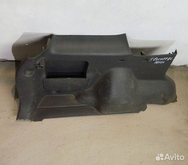 Обшивка багажника левая Ford Escape 1