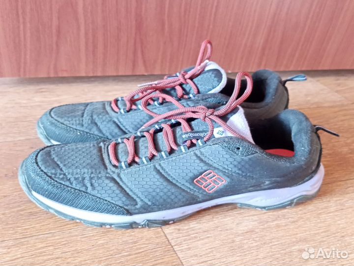 Кроссовки женские