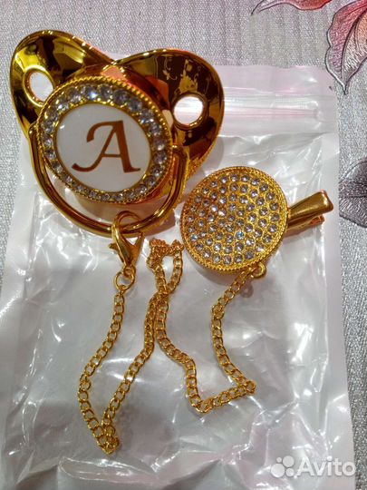 Именная соска-пустышка со стразами