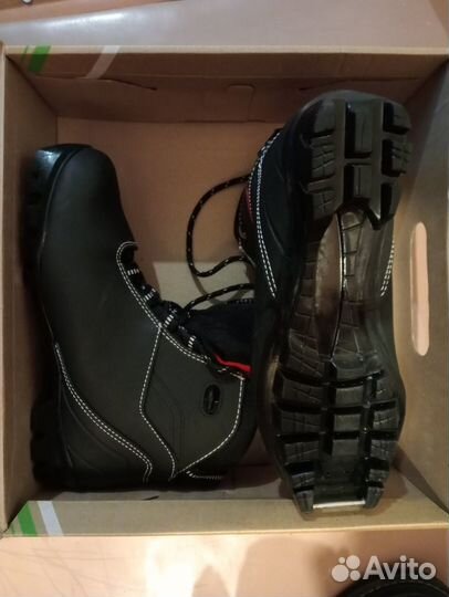 Продам лыжные ботинки