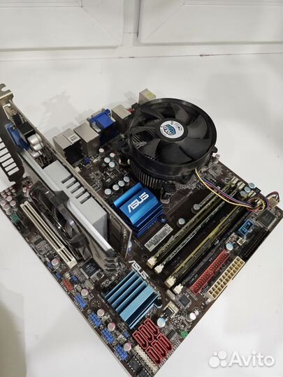 Материнская плата с процессором, памятью, картой