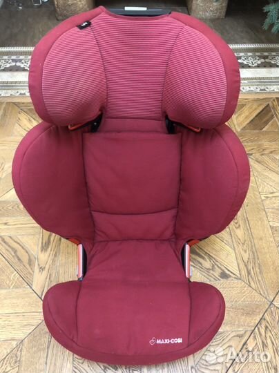 Автомобильное кресло maxi cosi