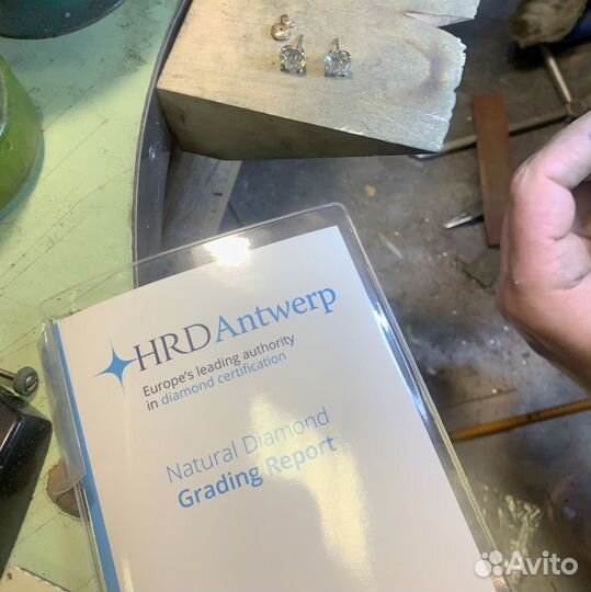 Серьги пусеты с бриллиантом 0.6 на заказ