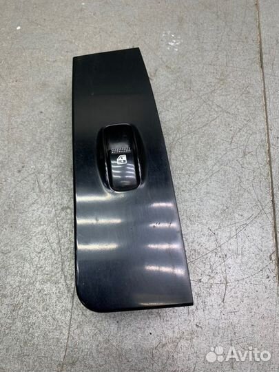 Кнопка стеклоподъемника передняя правая Hyundai