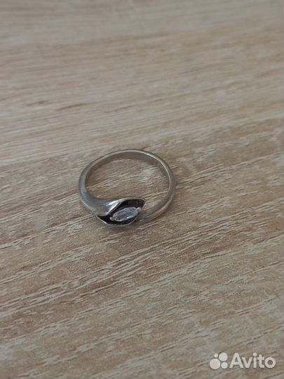 Серебряное кольцо с топазом