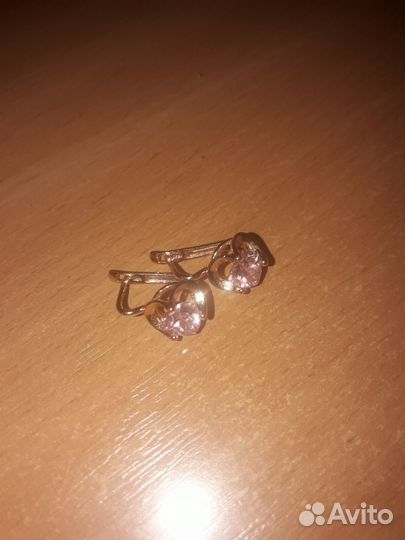 Серьги с розовым камнем