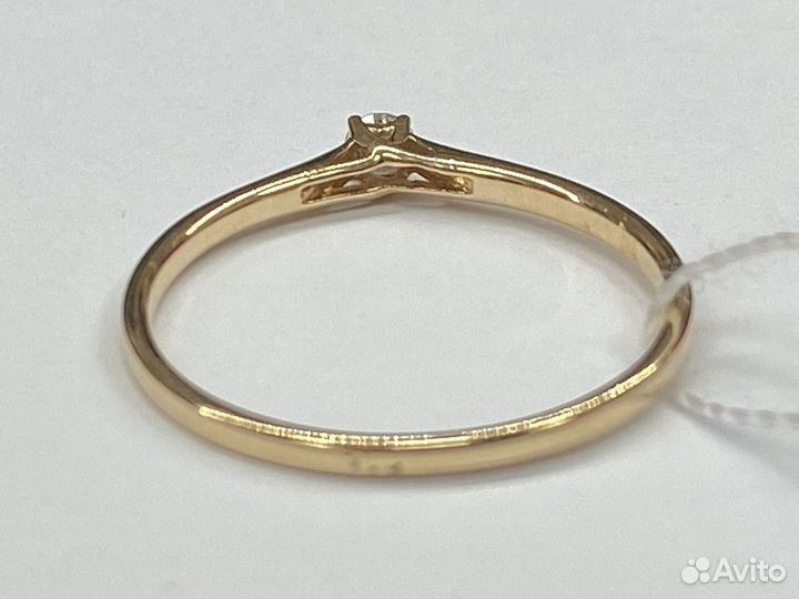 Кольцо с камнями бриллиант золотое