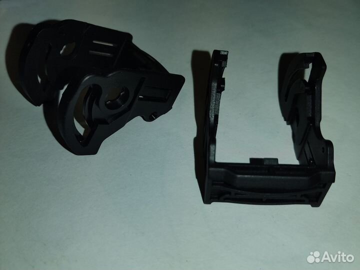 Фиксатор разъема блока управления Renault