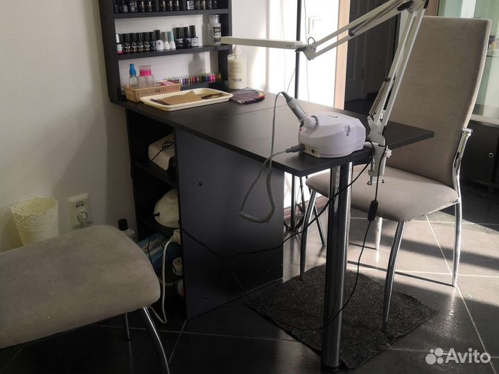 Маникюрный стол
