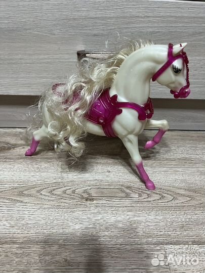 Лошадь с гривой и крыльями