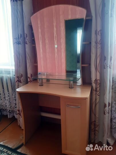 Туалетный столик с зеркалом бу