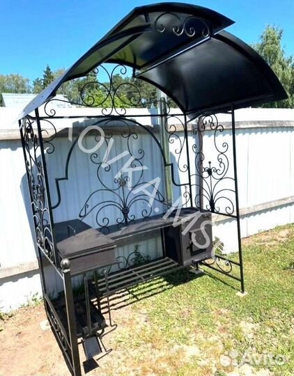 Мангал с крышей