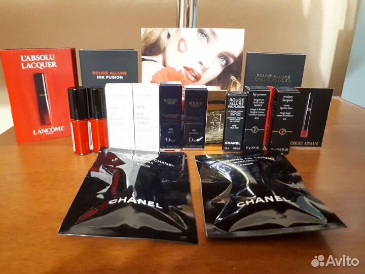 Миниатюры помад и туши, средства для бровей