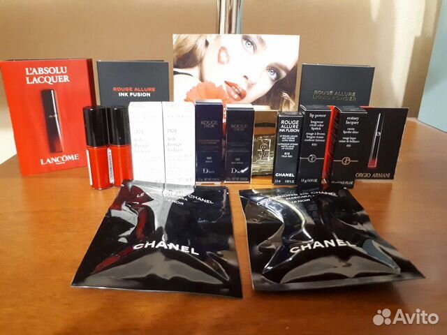 Миниатюры помад и туши, средства для бровей