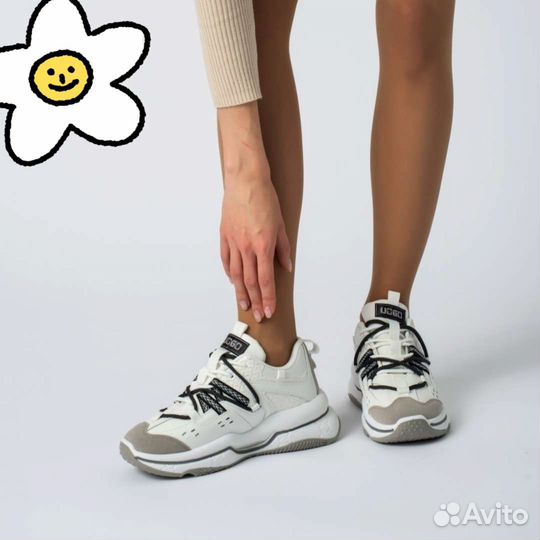 Кроссовки новые