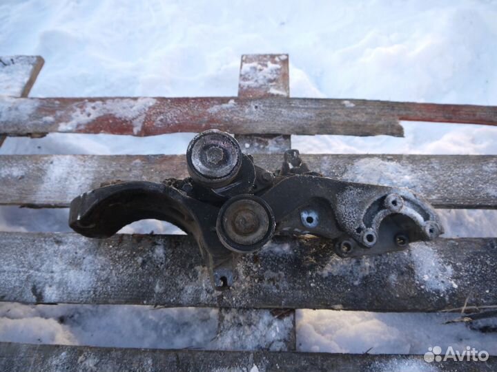 Кронштейн генератора с натяжителем Рено Логан 1 1